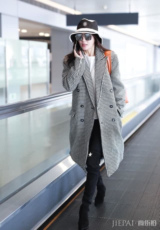 秦岚穿大廓形羽绒服酷又美,冬季保暖穿搭可以学她的搭配哦